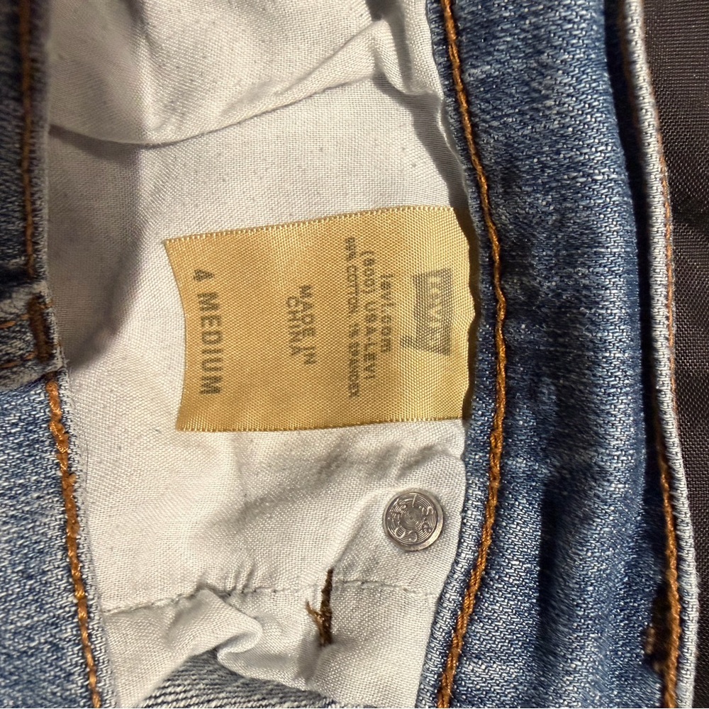 Levi's Women's Straight Leg Blue Jeans - Picture 4 of 4